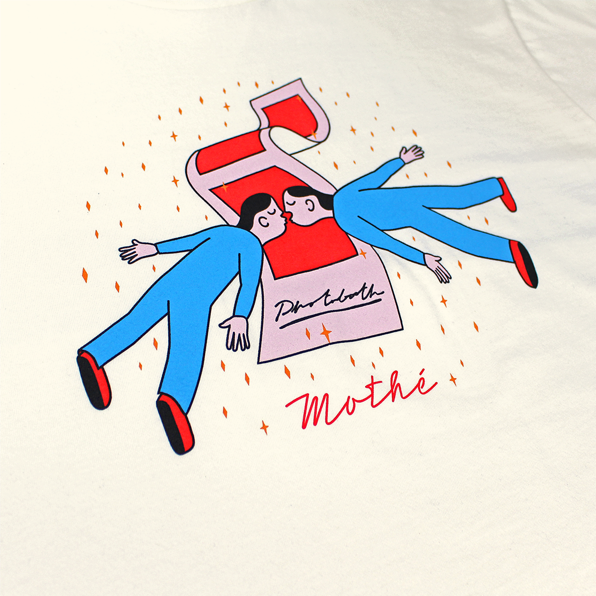 Mothé - Photobooth Kiss Tee